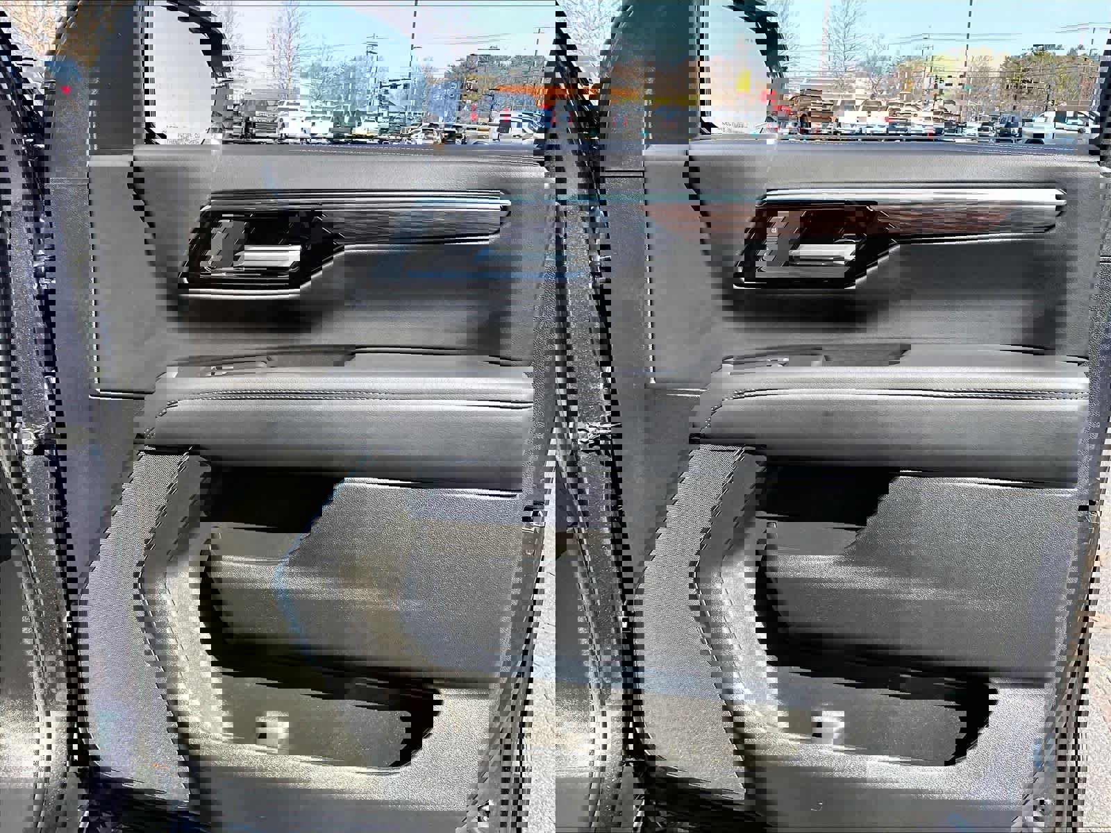 Used 2025 Chevrolet Tahoe LS image 12