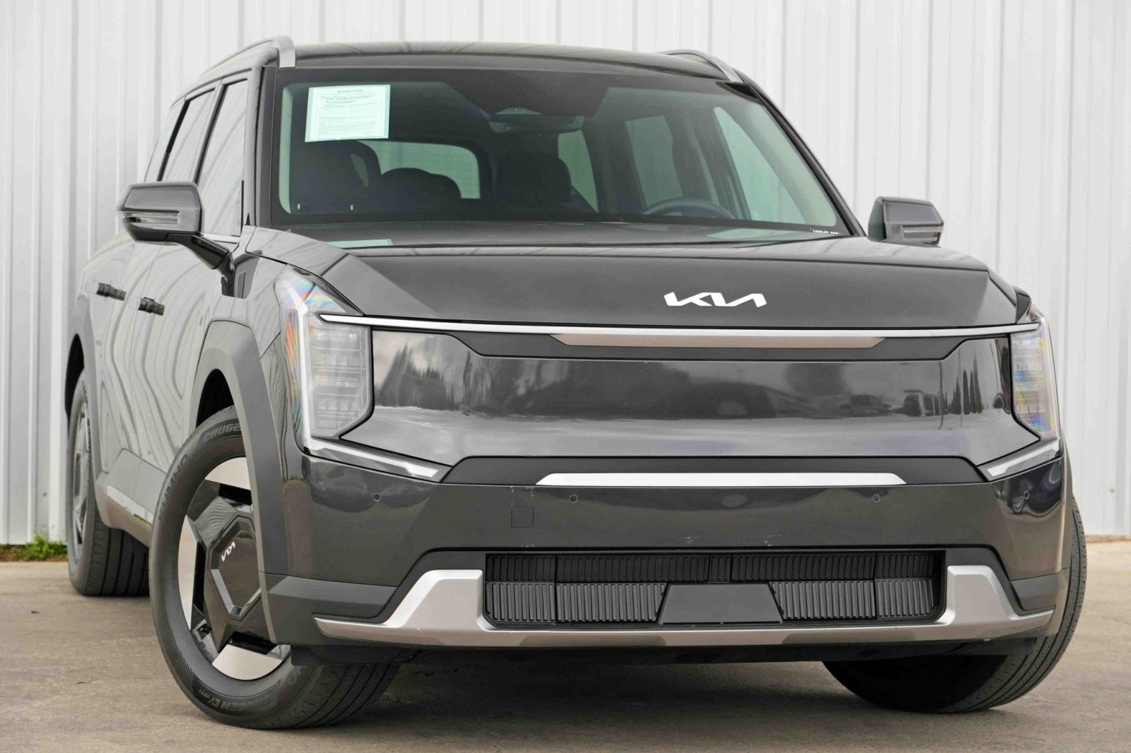 Used 2024 Kia EV9 Wind image 2