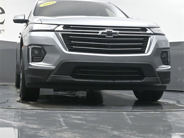 Used 2023 Chevrolet Traverse LT w/ LT Premium Package image 3