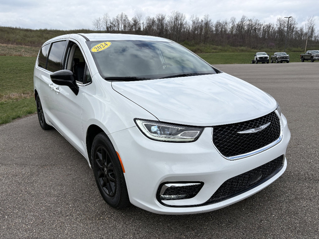 Used 2024 Chrysler Pacifica Touring-L image 7