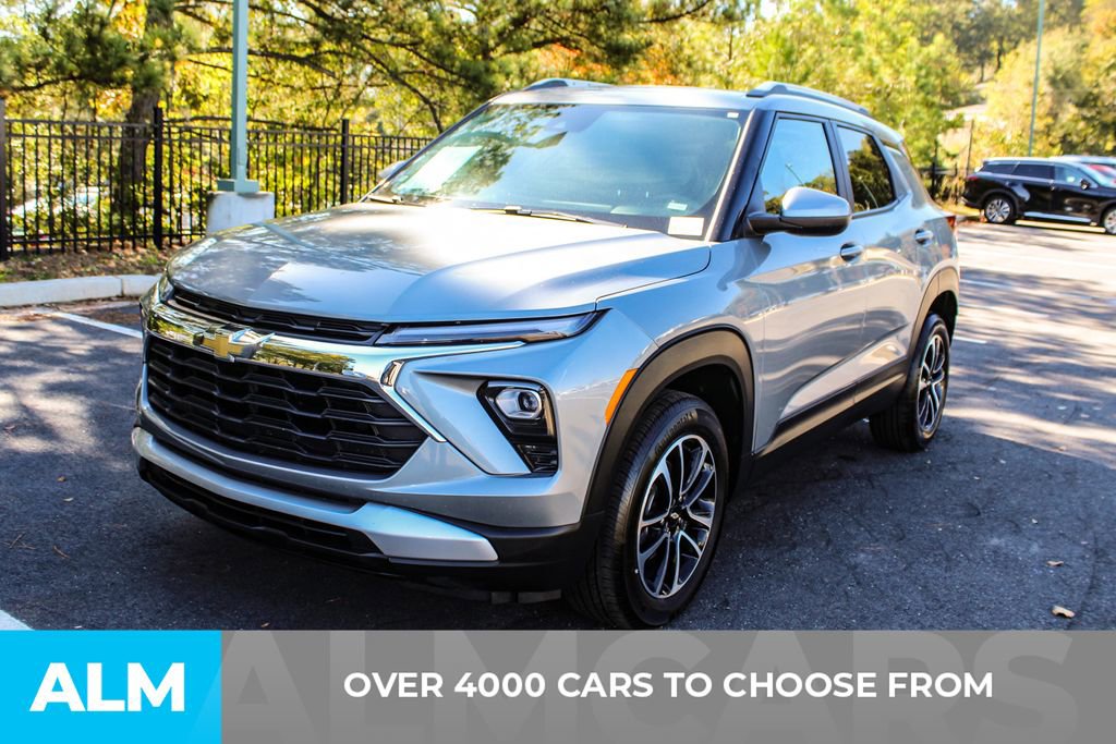 Used 2025 Chevrolet TrailBlazer LT image 3