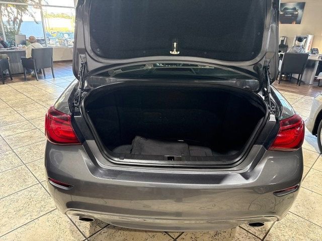 Used 2016 INFINITI Q70 Hybrid w/ Deluxe Touring Package image 7