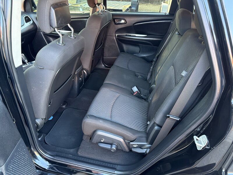 Used 2020 Dodge Journey SE w/ SE Popular Equipment Group FWD image 18