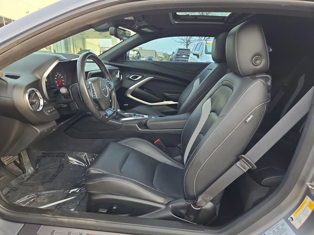 Used 2022 Chevrolet Camaro LT w/ RS Package image 10