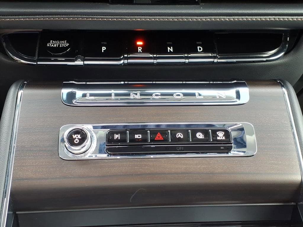 Used 2025 Lincoln Aviator Reserve w/ Equipment Group 201A image 18