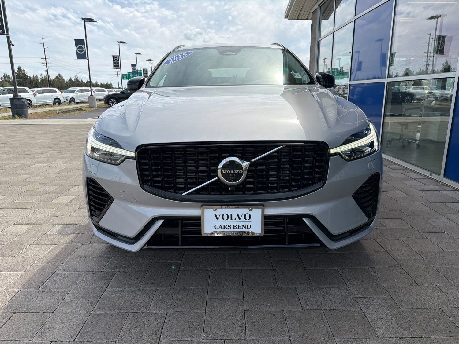 Used 2025 Volvo XC60 T8 Plus w/ Protection Package Premier AWD/4WD image 3