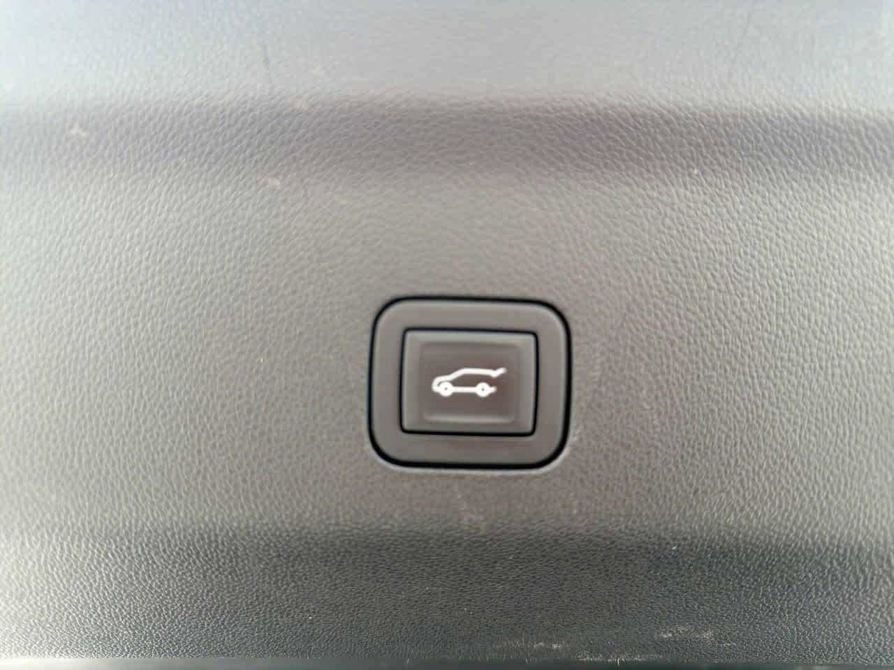 Used 2024 GMC Yukon SLT image 8