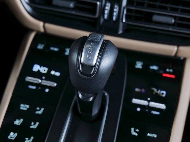 Used 2025 Porsche Macan image 18