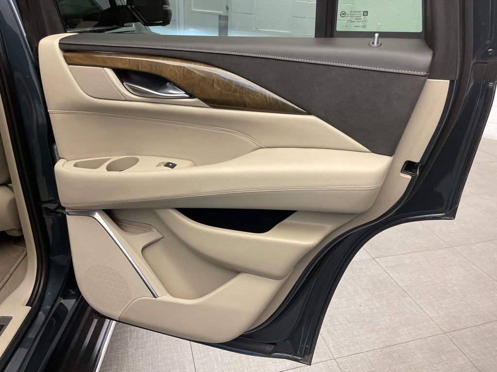 Used 2020 Cadillac Escalade Luxury w/ LPO, Radiant Package AWD/4WD image 29