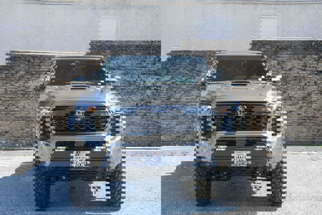 Used 2025 Toyota Tacoma TRD Sport w/ TRD Sport Upgrade Package image 2