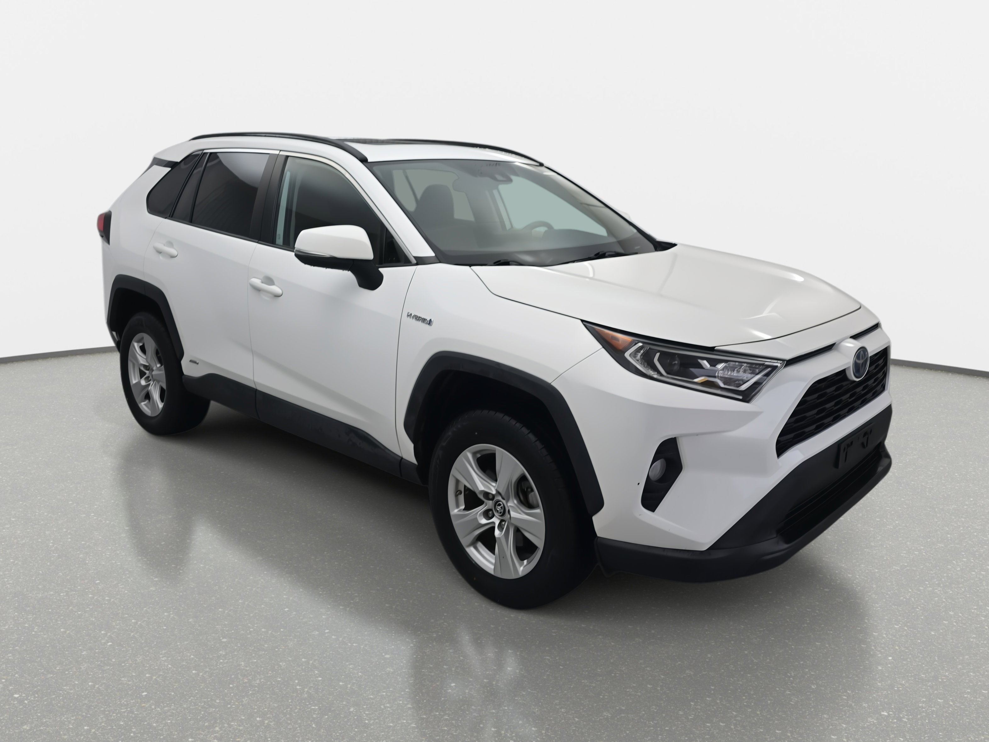 Used 2019 Toyota RAV4 XLE image 3