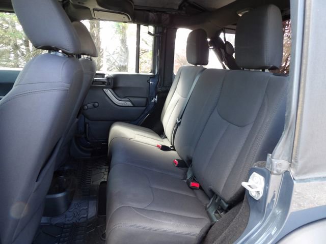 Used 2018 Jeep Wrangler Unlimited Sport w/ Connectivity Group image 9