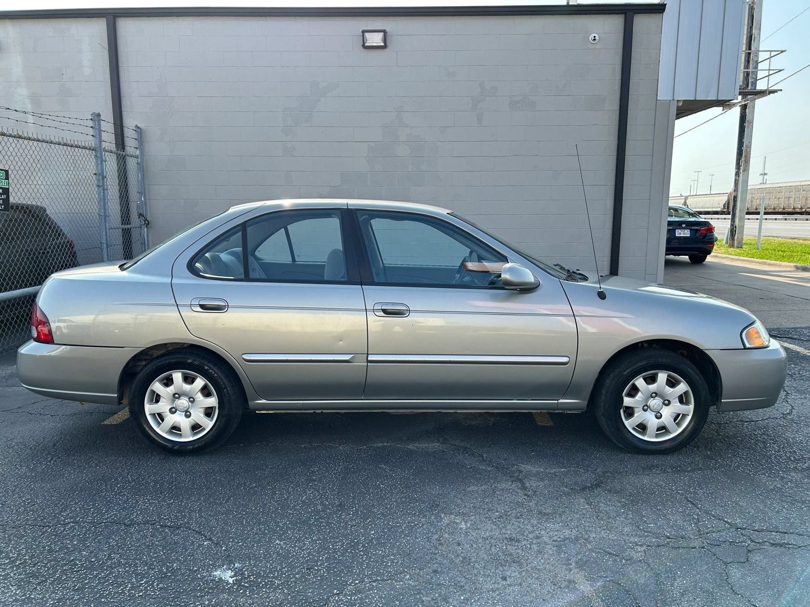 Used 2002 Nissan Sentra GXE FWD image 4