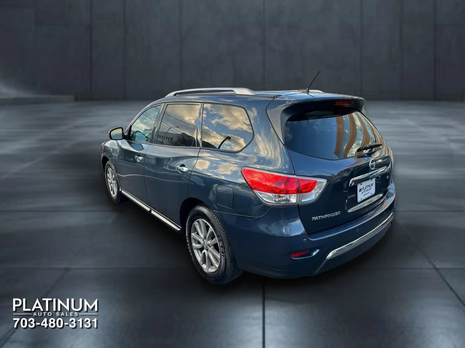 Used 2015 Nissan Pathfinder SV FWD image 7