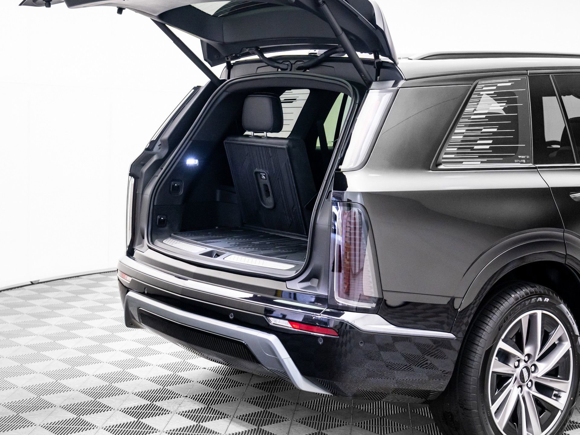 New 2026 Cadillac Vistiq Sport w/ LPO, Floor Liner Package image 29