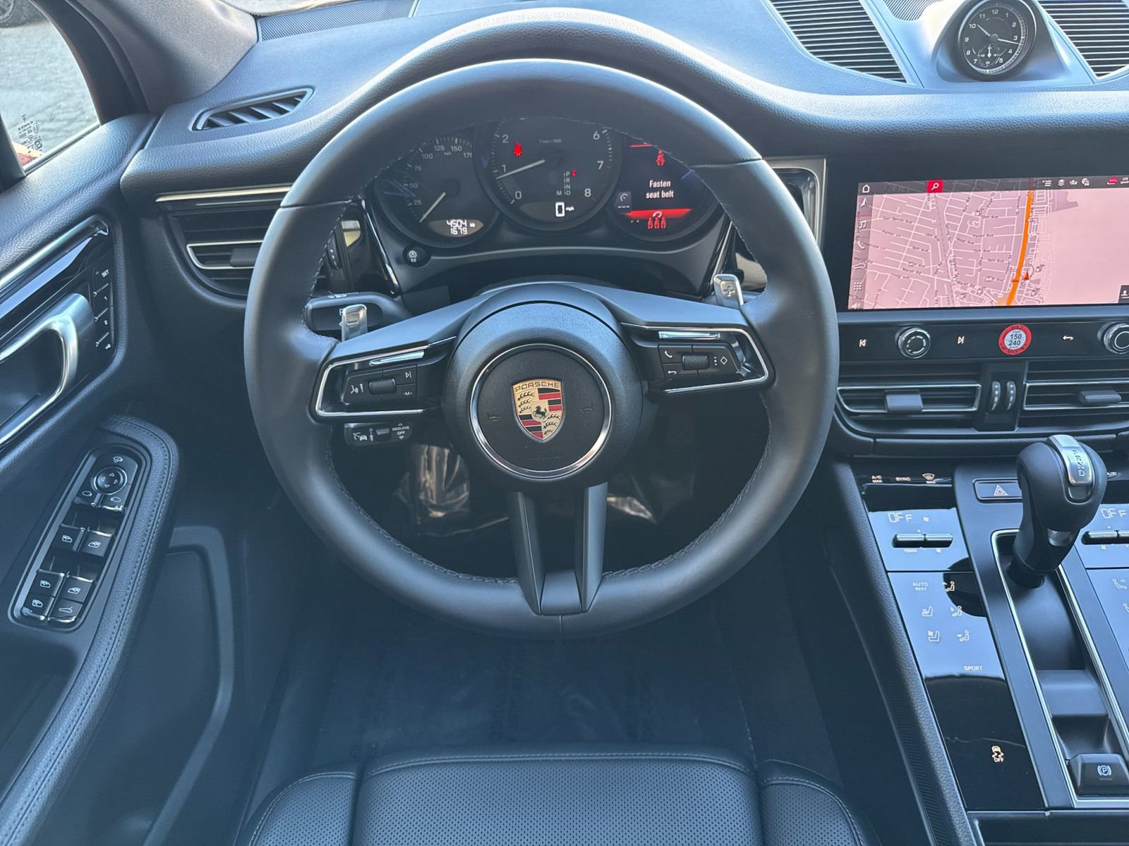 Certified 2025 Porsche Macan image 16