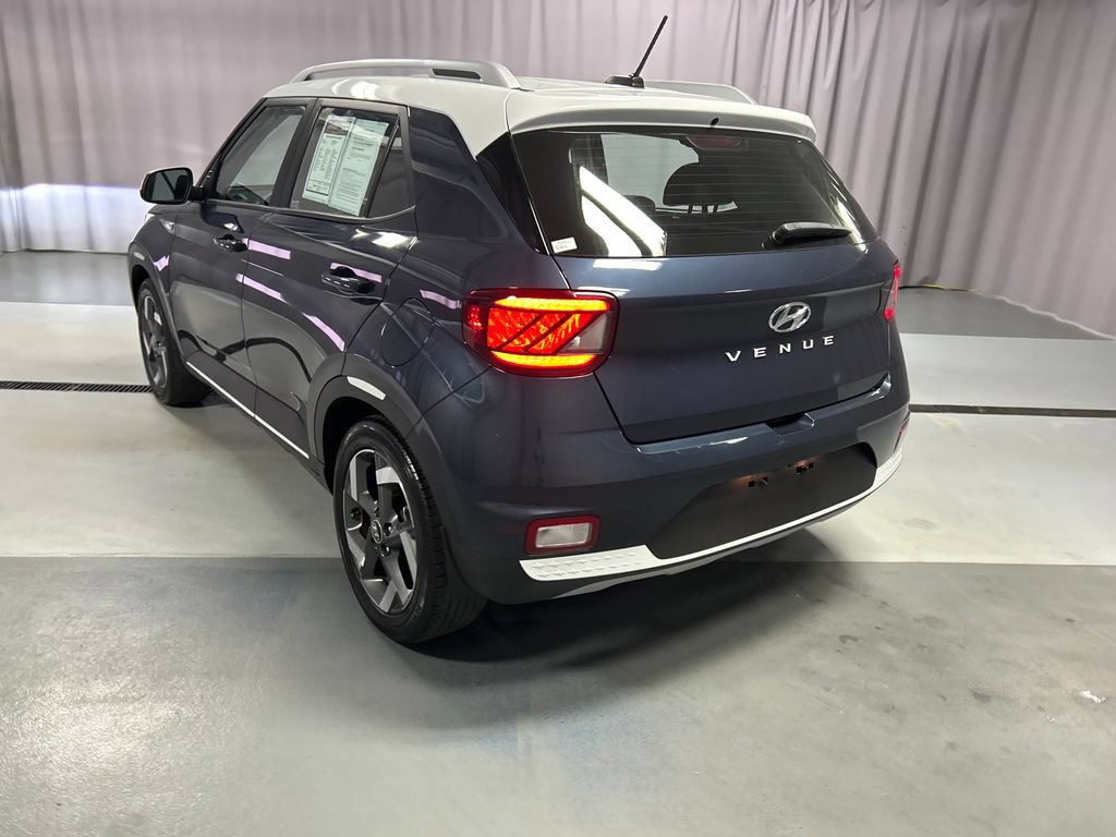 Used 2023 Hyundai Venue Limited FWD image 5