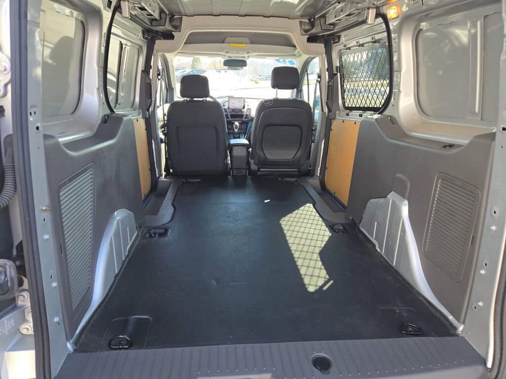 Used 2023 Ford Transit Connect XLT image 18
