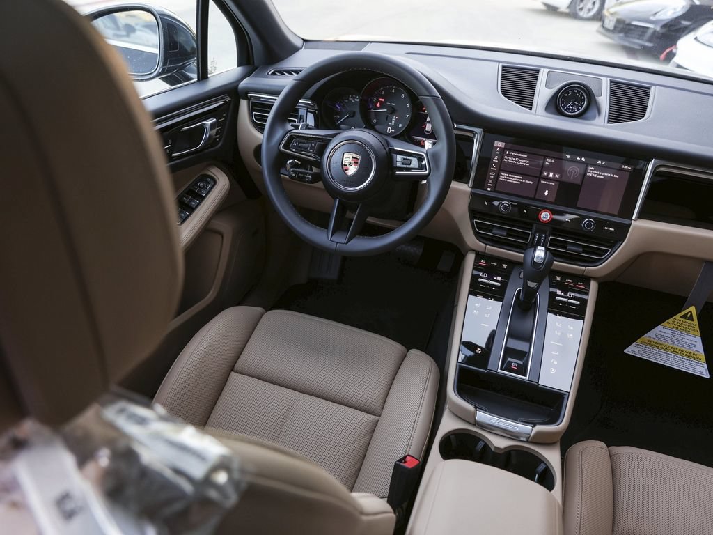 Certified 2026 Porsche Macan AWD/4WD image 35