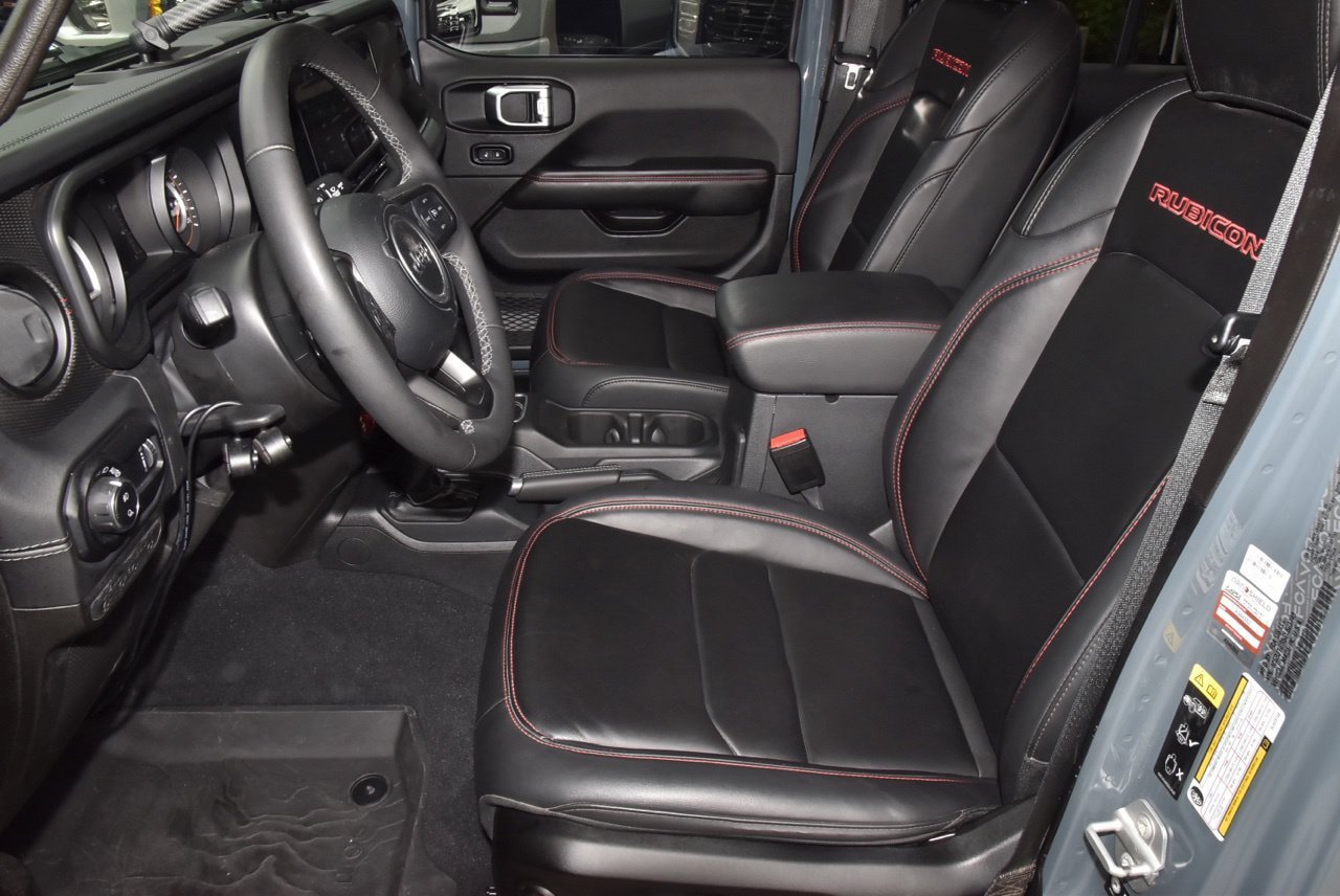 Used 2025 Jeep Gladiator Rubicon w/ Convenience Group AWD/4WD image 13