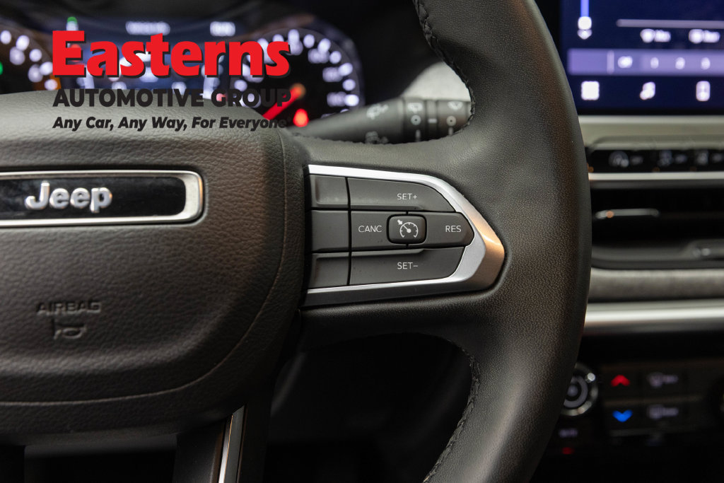 Used 2024 Jeep Compass Latitude AWD/4WD image 17