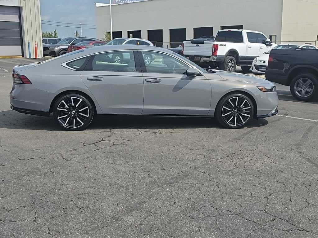 Used 2025 Honda Accord Touring image 9