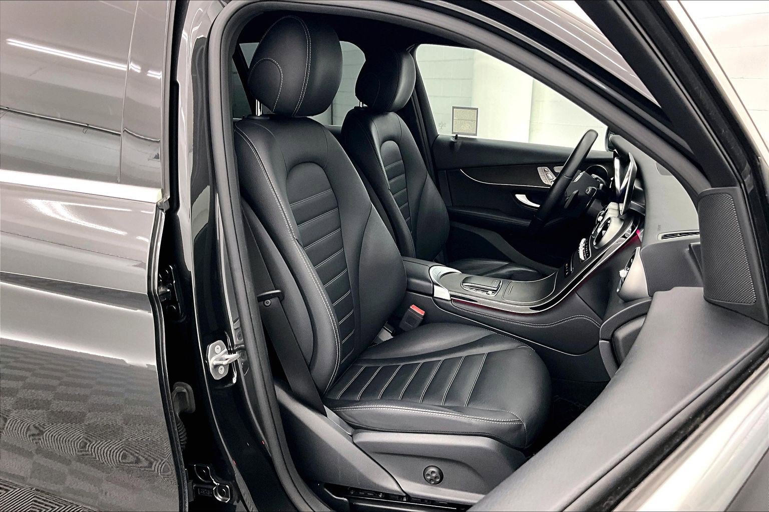 Used 2020 Mercedes-Benz GLC 300 image 6