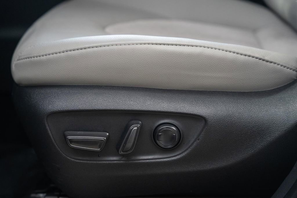 Used 2025 Toyota Grand Highlander AWD Hybrid image 42