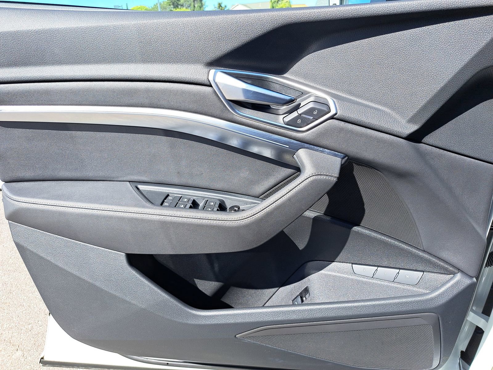 Used 2024 Audi Q8 e-tron Premium AWD/4WD image 28