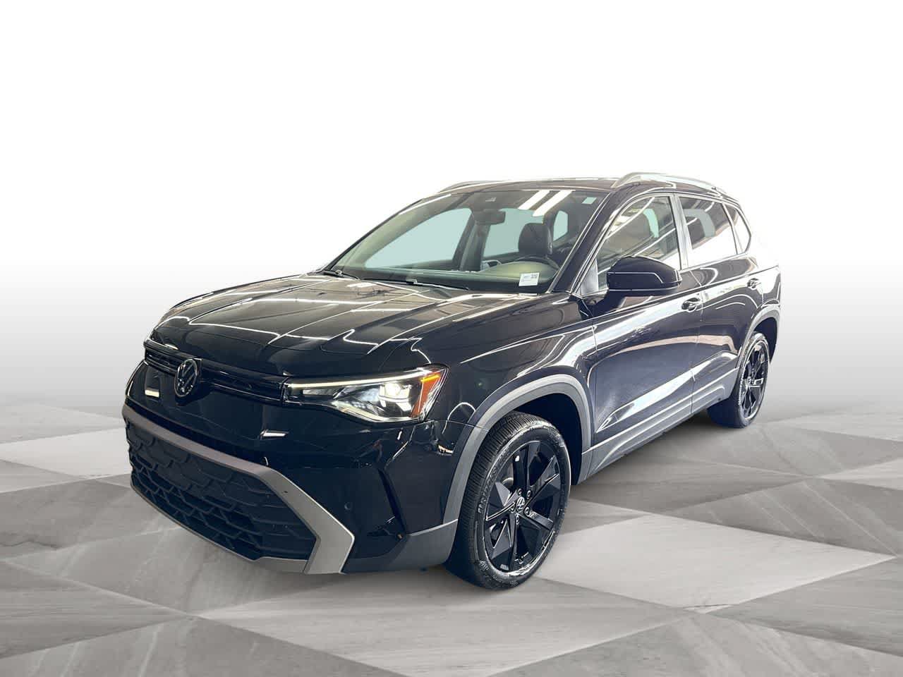 Used 2025 Volkswagen Taos SE w/ Panoramic Sunroof Package FWD image 4