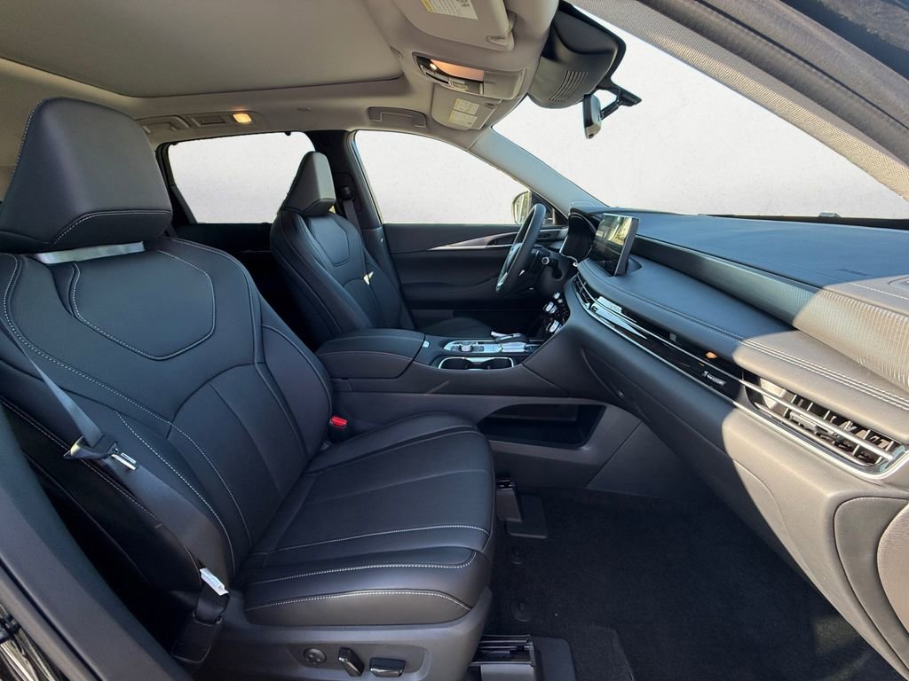 Certified 2026 INFINITI QX60 Luxe w/ Family Package image 10