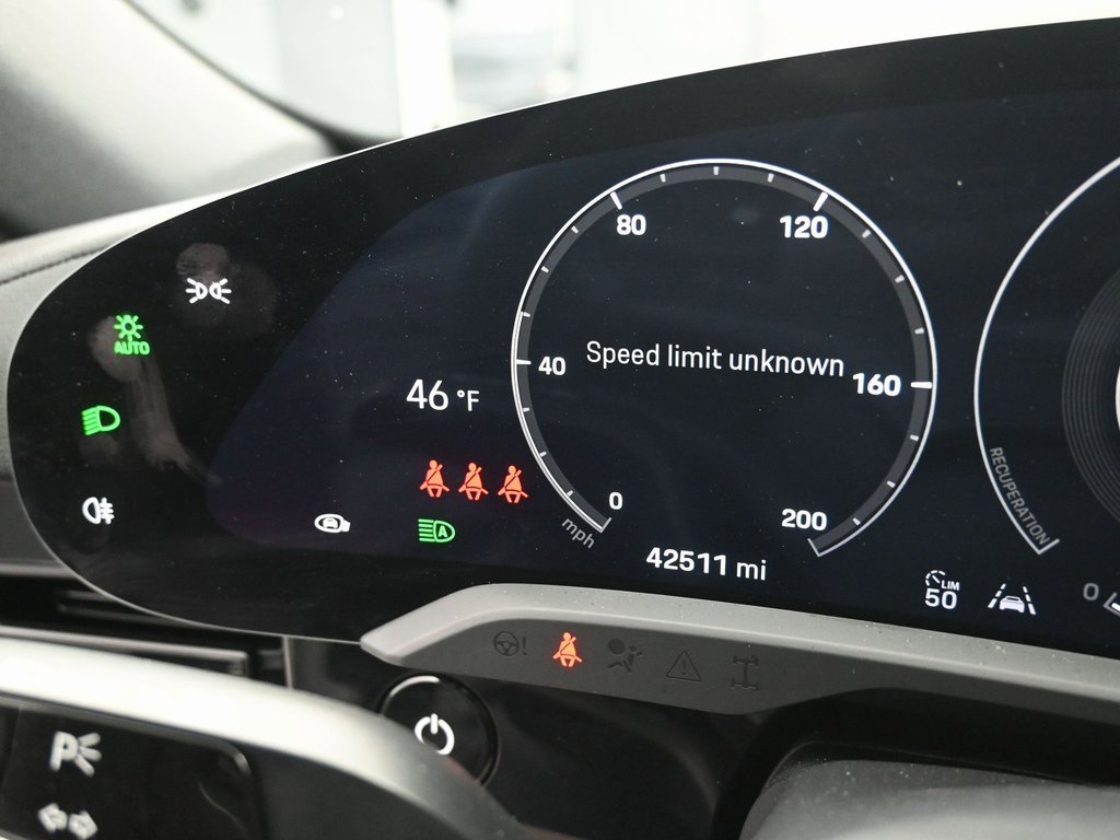 Used 2023 Porsche Taycan image 17