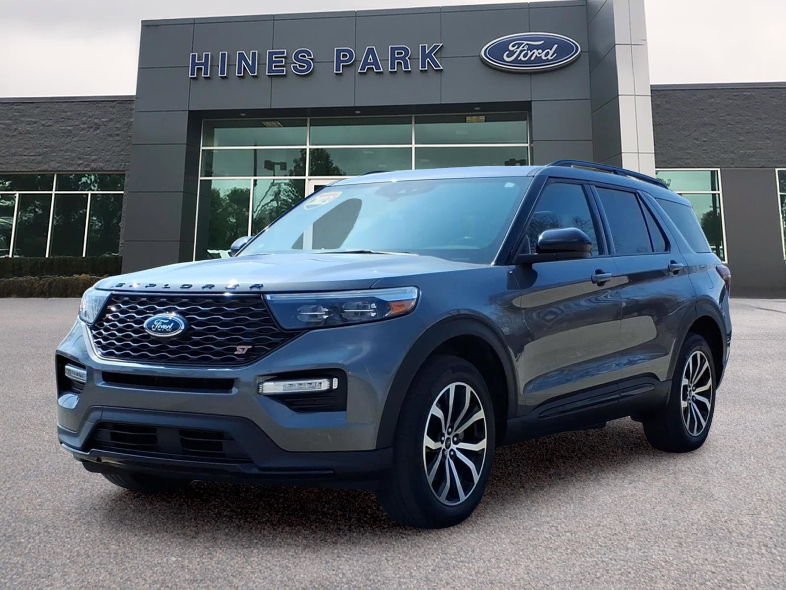 Used 2023 Ford Explorer ST image 3