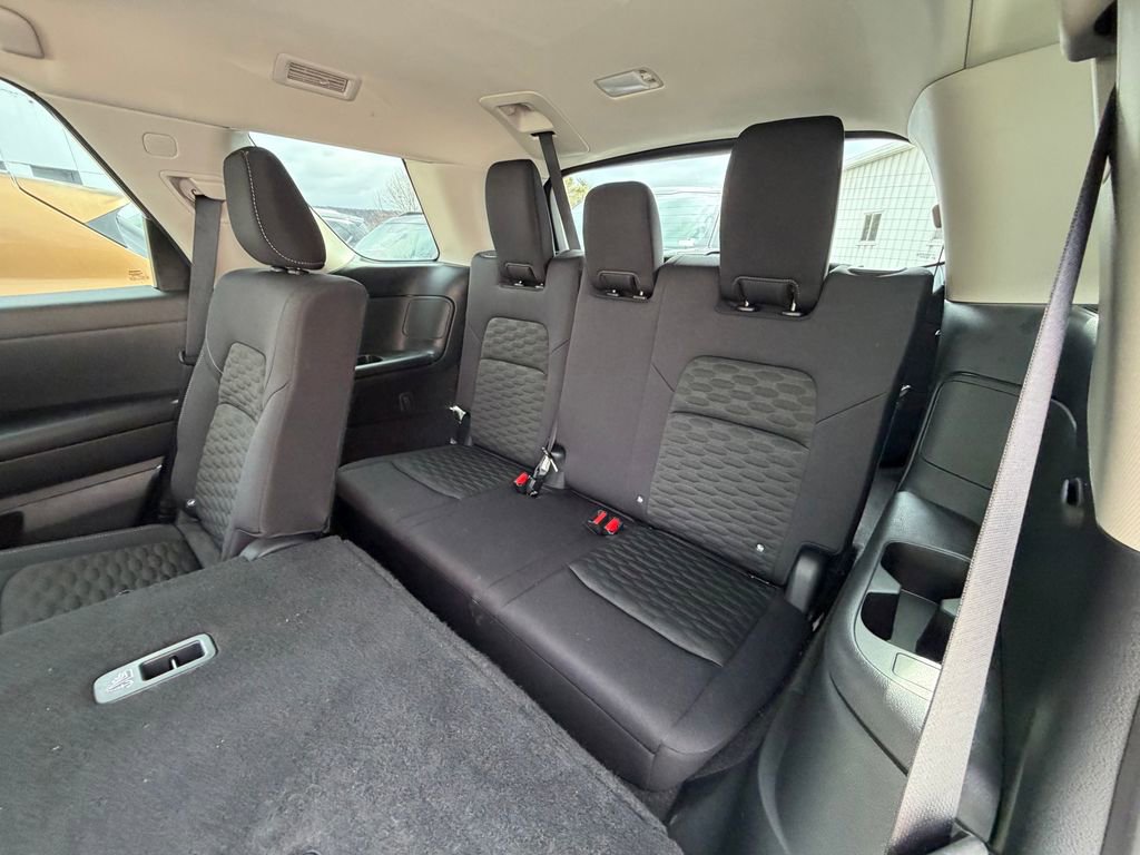 Used 2024 Nissan Pathfinder SV AWD/4WD image 11