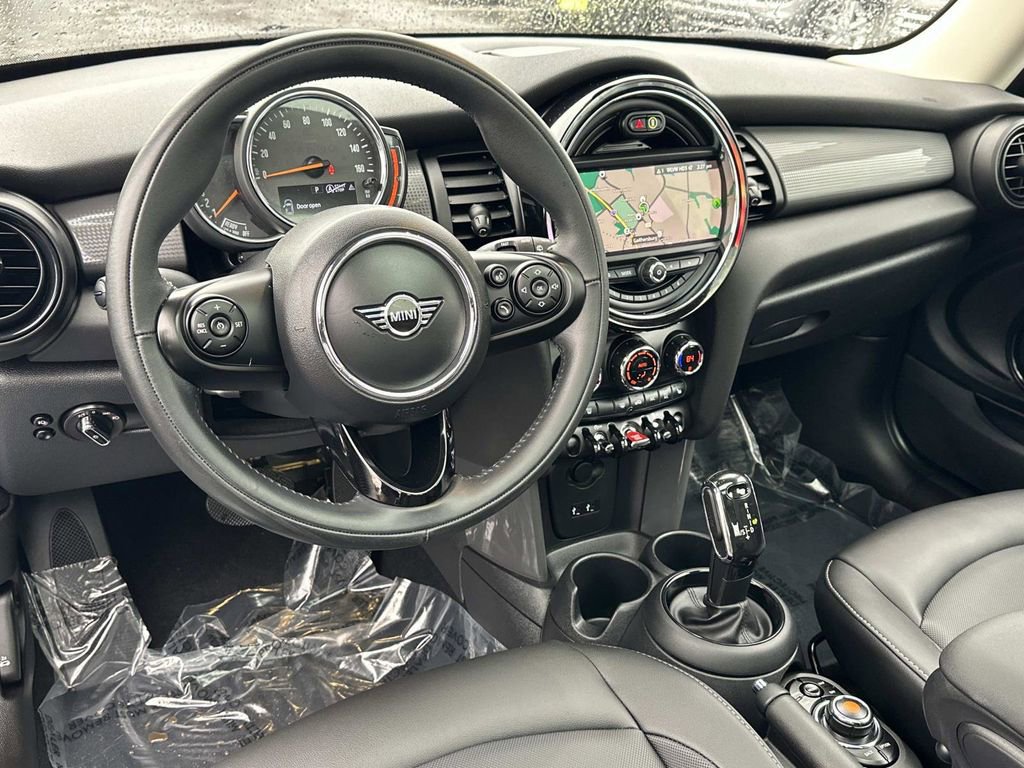 Used 2020 MINI Cooper 2-Door Hardtop image 9