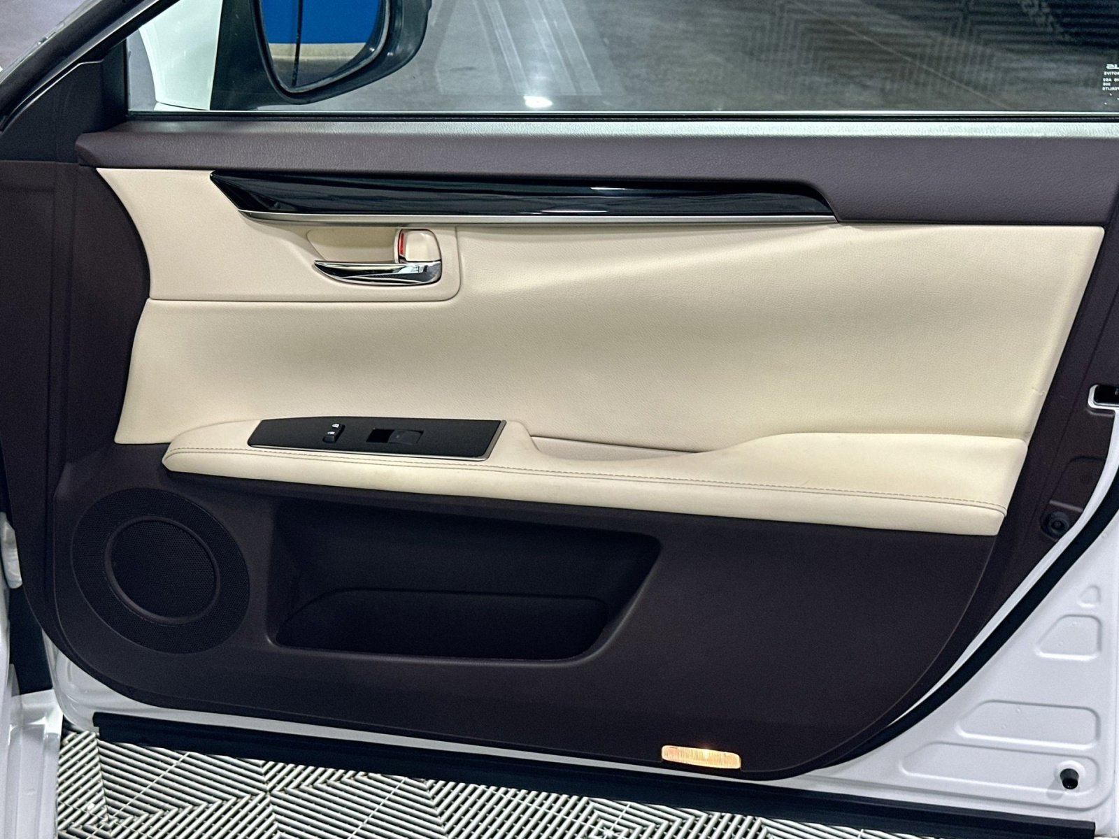 Used 2018 Lexus ES 350 w/ Accessory Package image 36