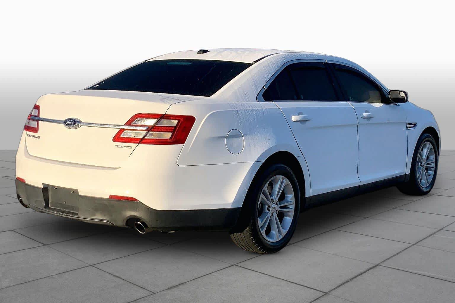 Used 2017 Ford Taurus SE FWD image 12