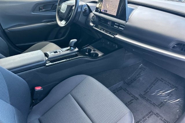 Certified 2025 Toyota Prius LE FWD image 20