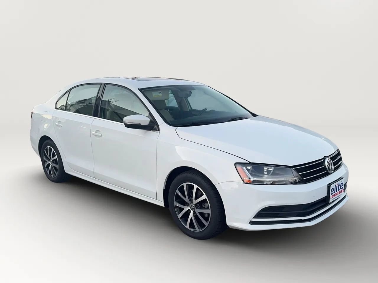 Used 2017 Volkswagen Jetta SE image 1