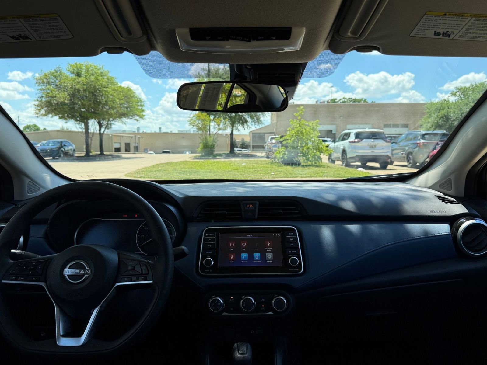 Used 2025 Nissan Versa SV image 33