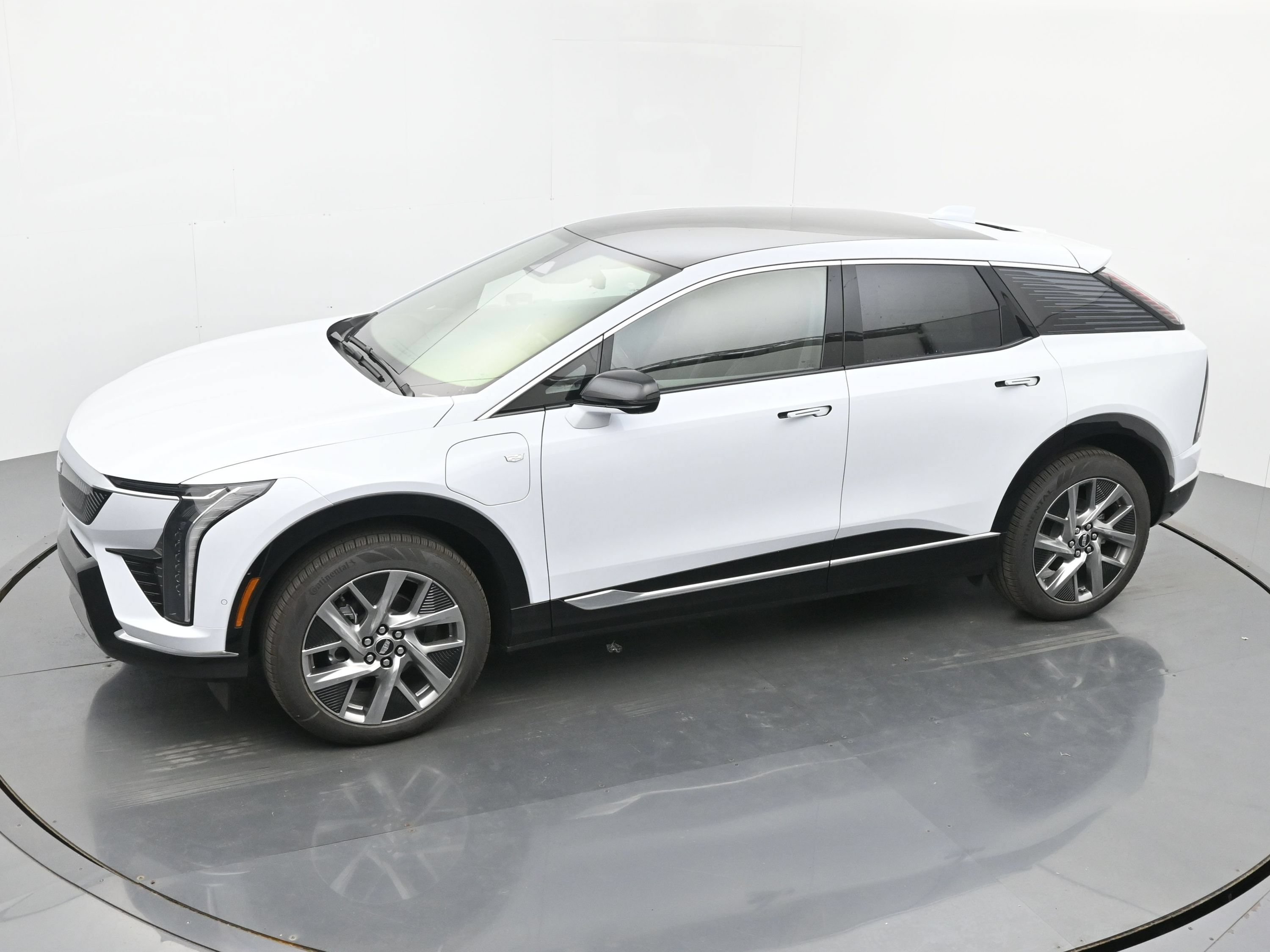 New 2026 Cadillac Optiq Luxury 1 w/ LPO, Floor Liner Package AWD/4WD image 24