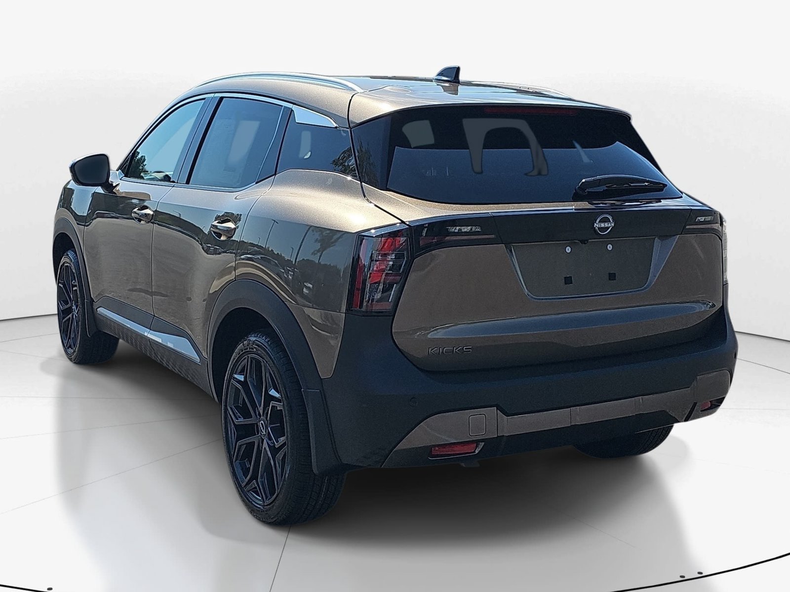 New 2027 Nissan Kicks SR w/ SR Premium Package FWD image 8