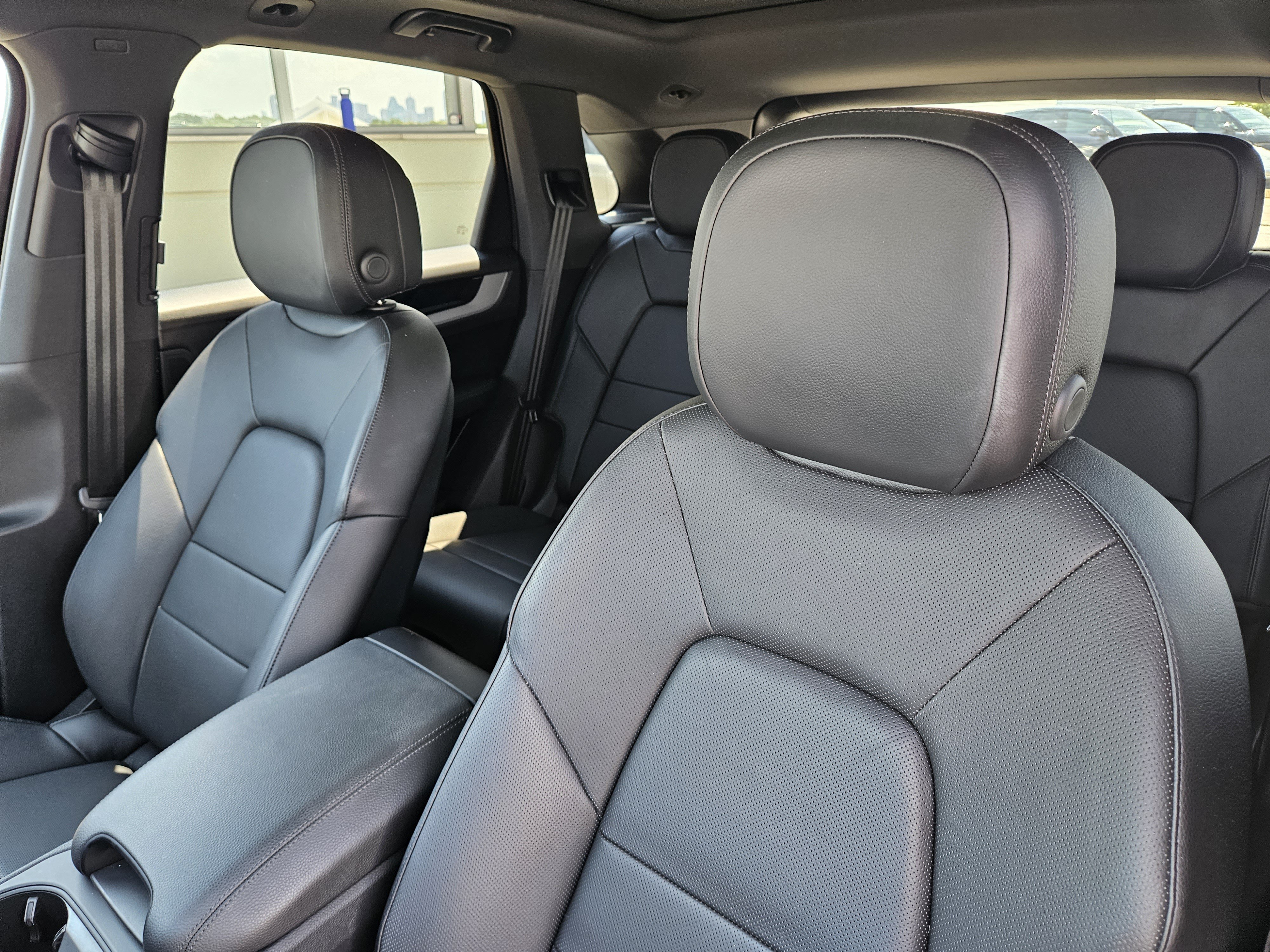 Certified 2024 Porsche Cayenne AWD/4WD image 6