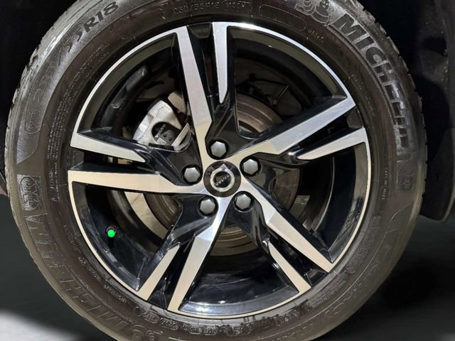 Used 2025 Volvo XC40 B5 Core AWD/4WD image 32
