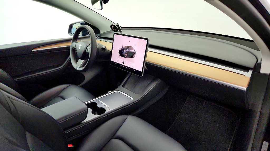 Used 2024 Tesla Model Y Long Range RWD image 30