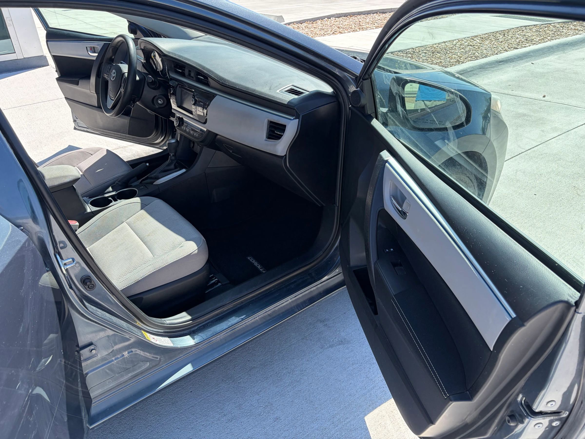 Used 2015 Toyota Corolla LE FWD image 12