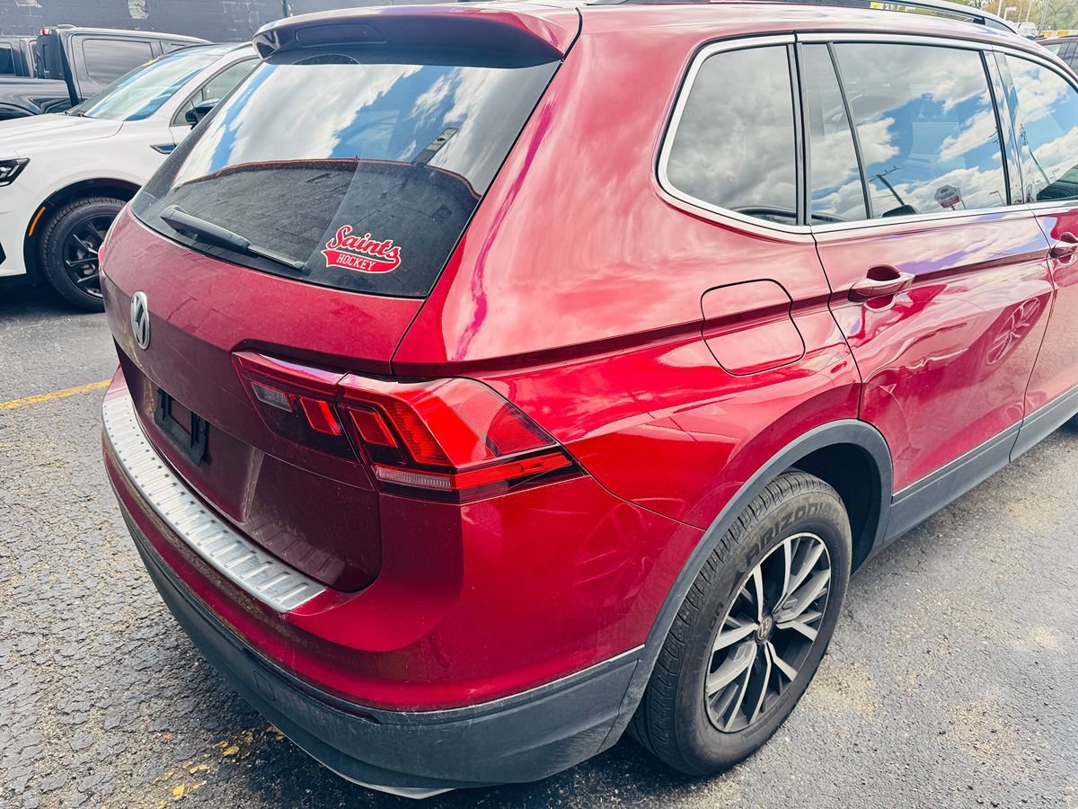 Used 2019 Volkswagen Tiguan SE w/ Panoramic Sunroof Package FWD image 4