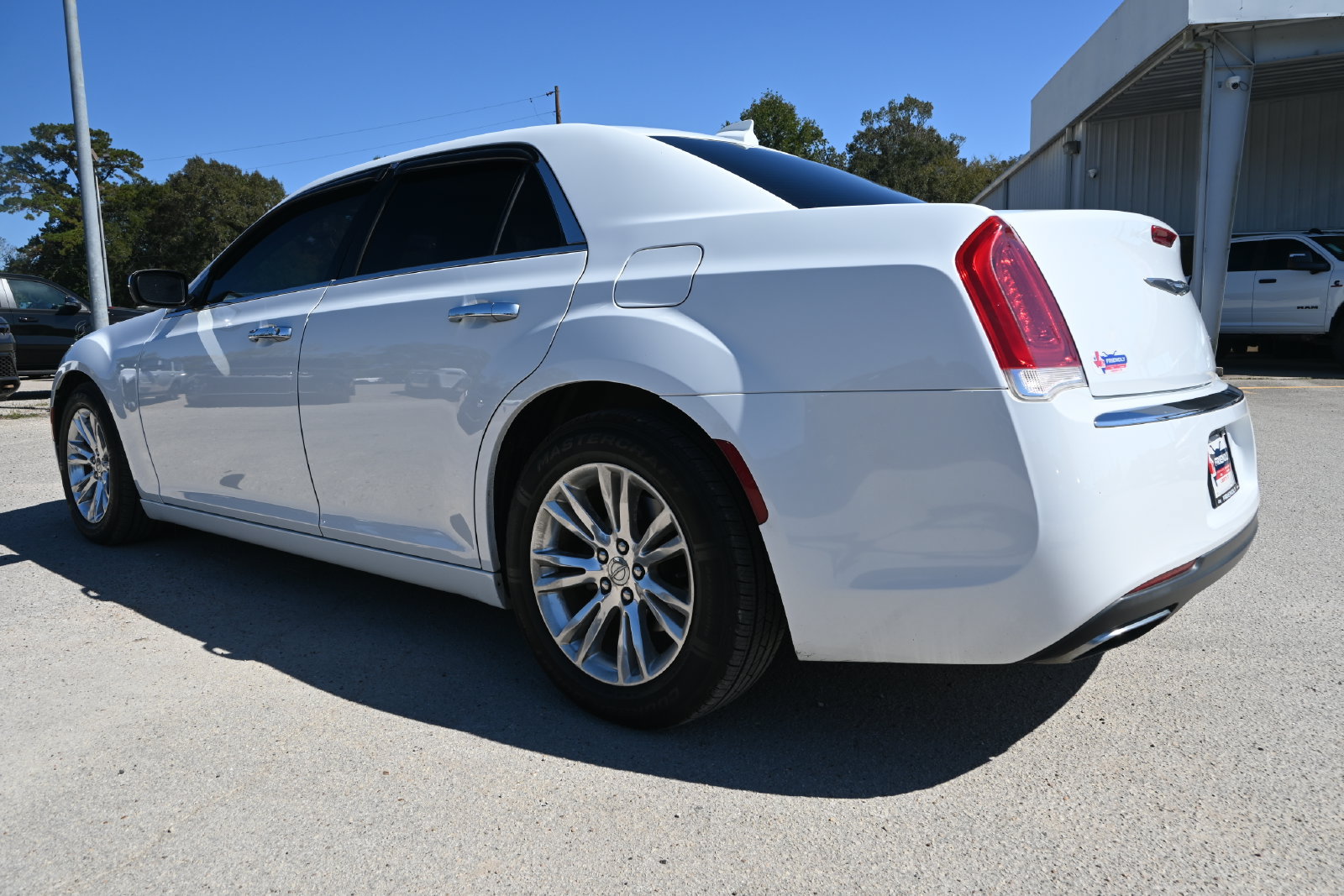 Used 2017 Chrysler 300 C RWD image 4