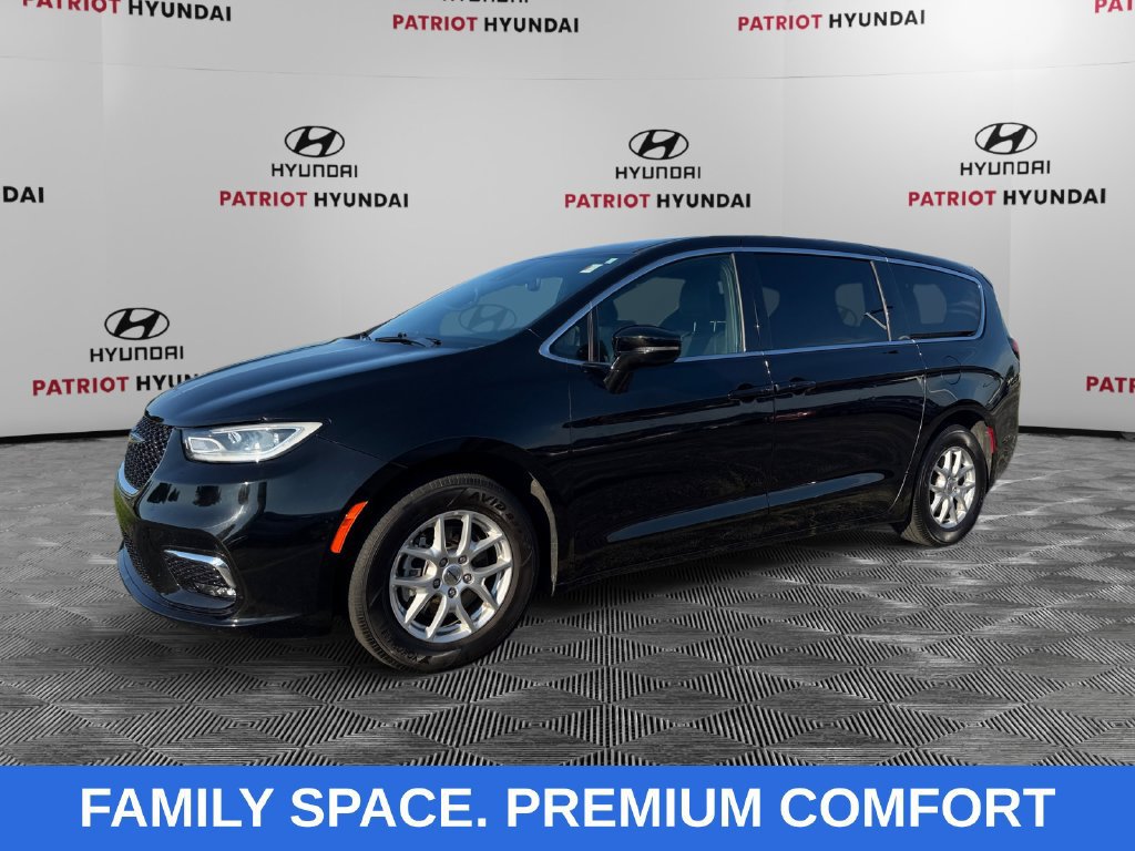 Used 2025 Chrysler Pacifica Select FWD image 7