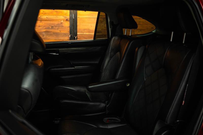 Used 2022 Toyota Highlander Platinum FWD image 11